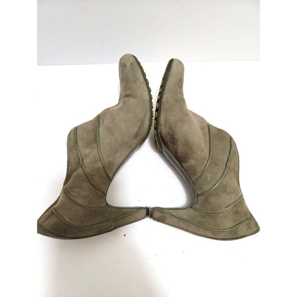 Tsubo Womens Taupe Suede Ankle Booties With Unique Curved Heel Design size 7.5 - Picture 6 of 11
